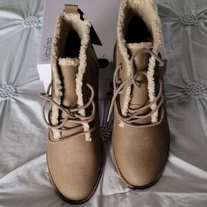 Sonoma Women's Beige Winter Boots